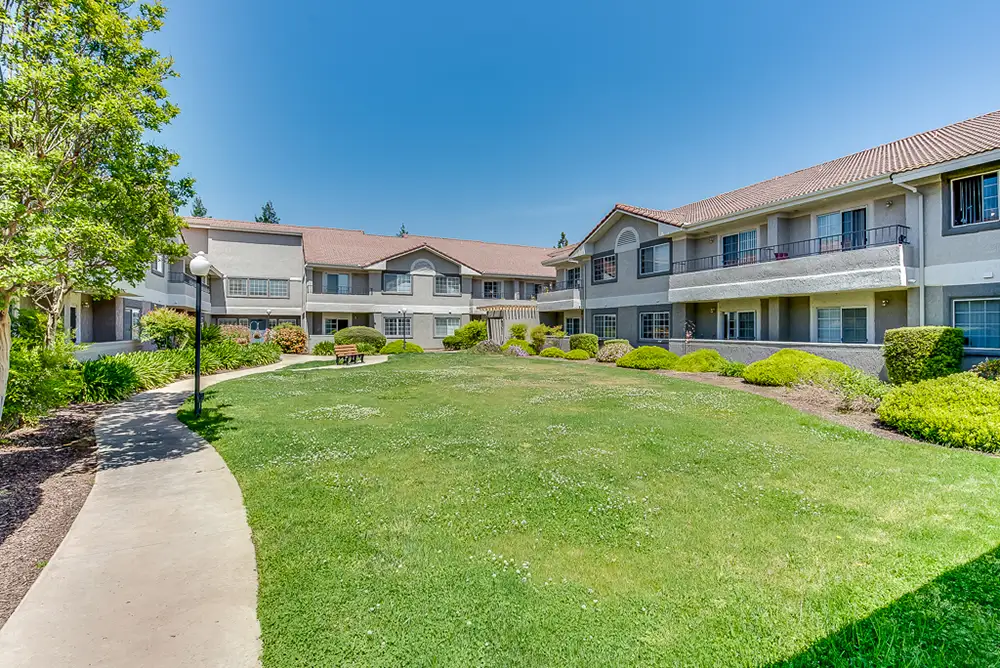 Fresno Senior Living Courtyard Fresno Senior Living Courtyard